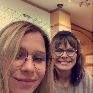 Meet your Posher, Rene